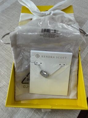 Kendra Scott Silver 	
ELISA 2025 COLLECTOR’S EDITION SHORT PENDANT NECKLACE